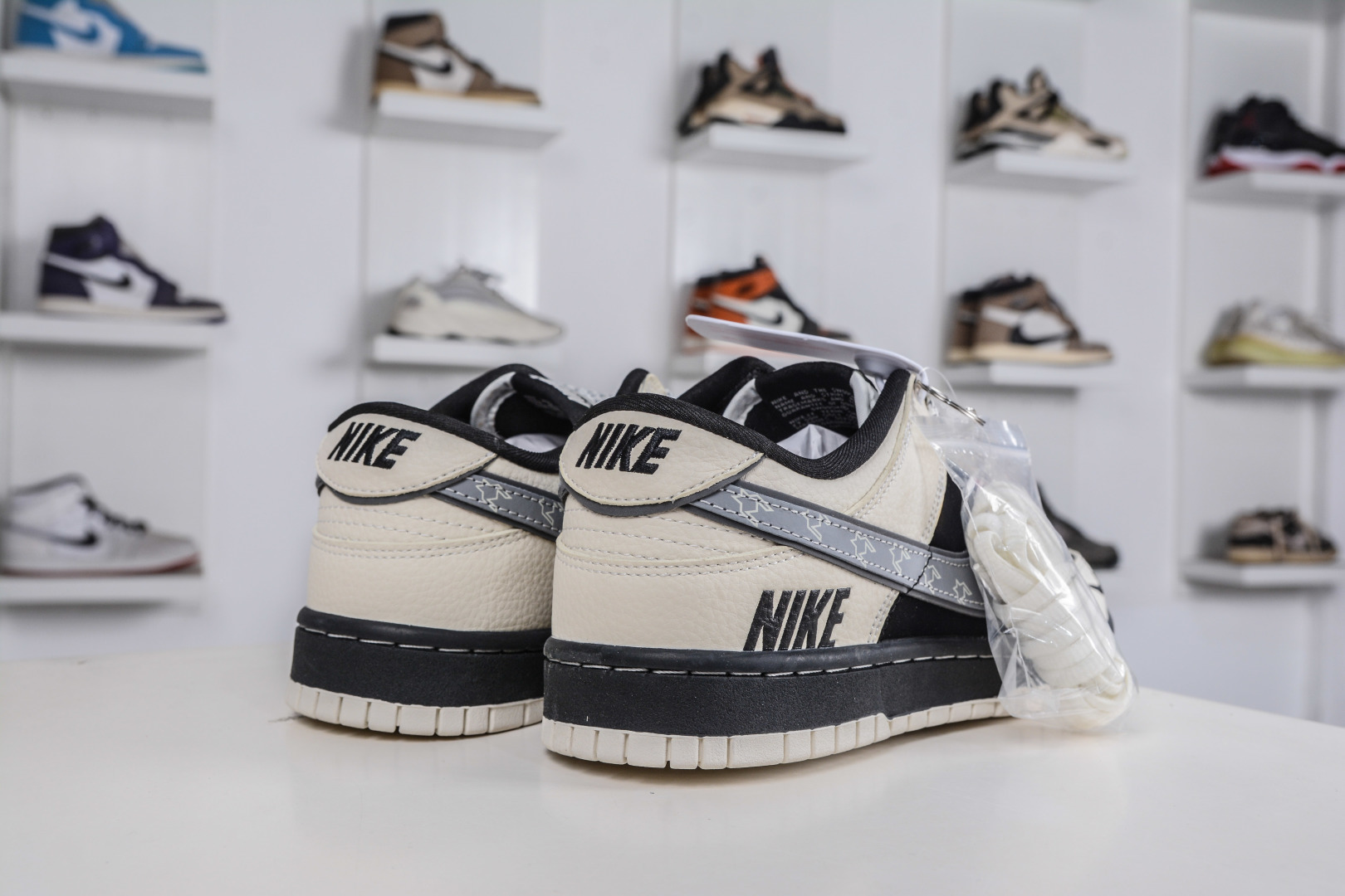 270 Nike SB Dunk Low x NIKE 耐克联名-米白黑灰勾 DN3168-004