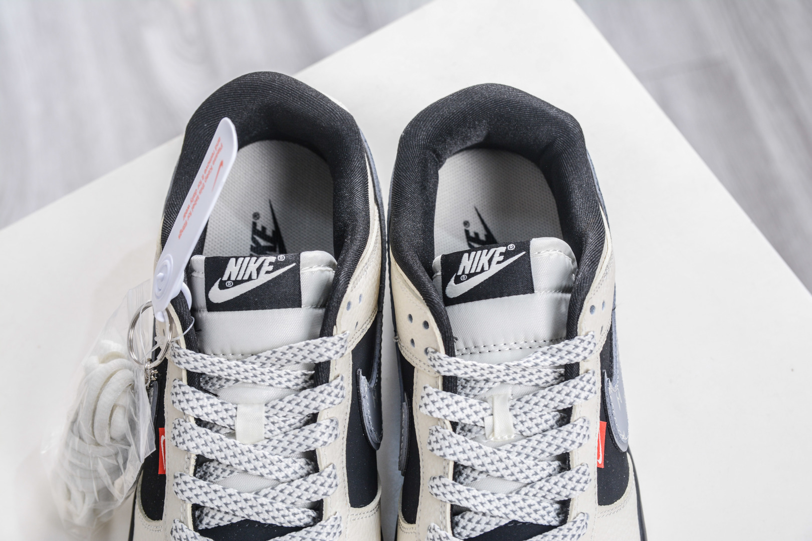 270 Nike SB Dunk Low x NIKE 耐克联名-米白黑灰勾 DN3168-004