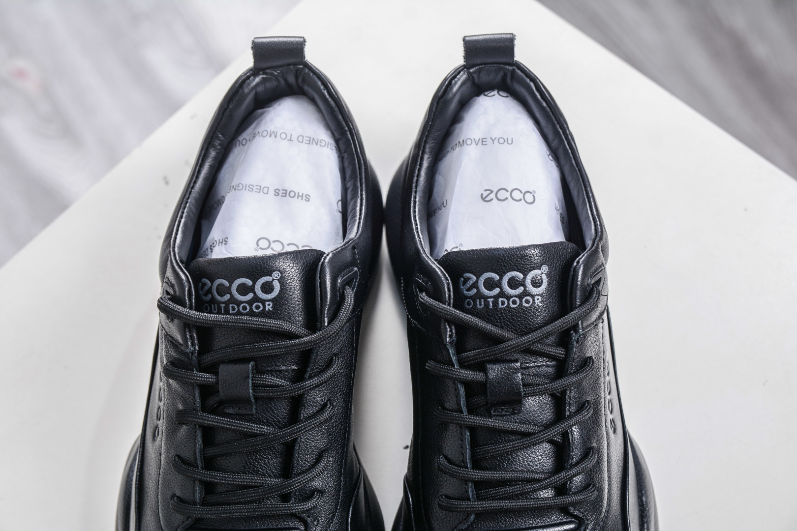 300 Ecco/爱步 健步BIOM系列 秋冬真皮休闲防滑黑武士跑步男鞋 825101-01