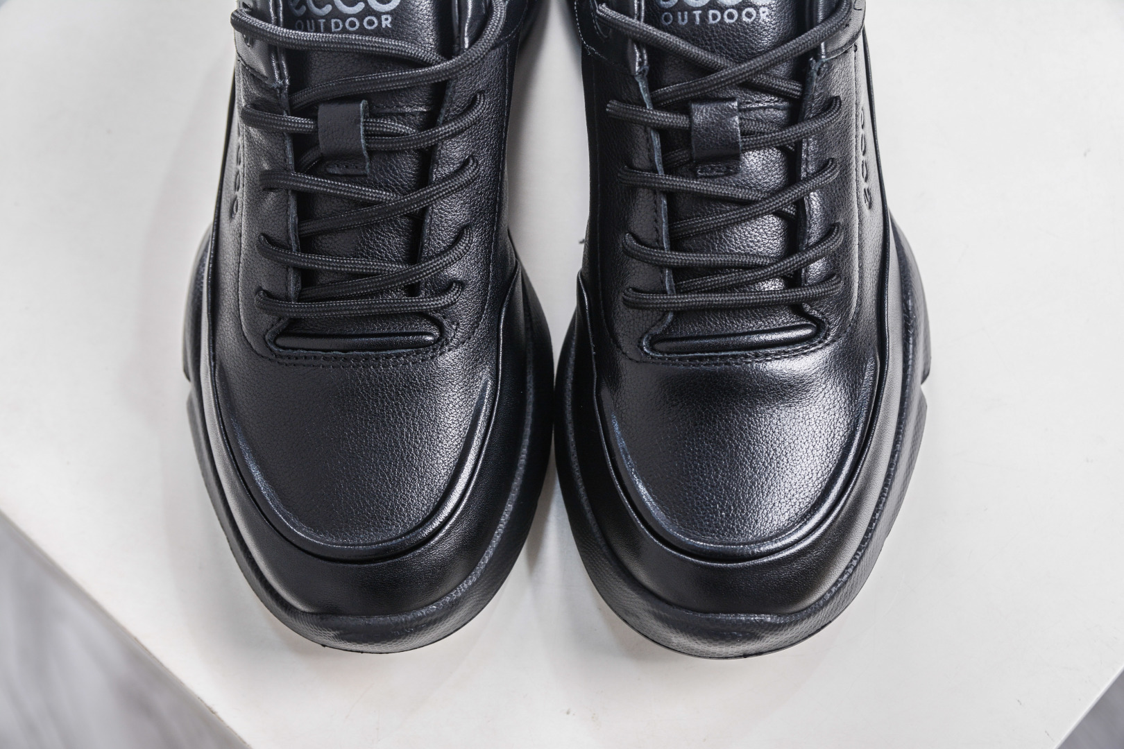 300 Ecco/爱步 健步BIOM系列 秋冬真皮休闲防滑黑武士跑步男鞋 825101-01