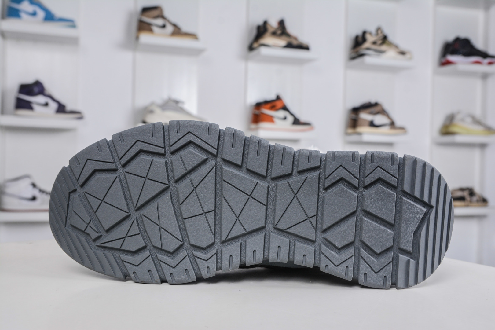 280 UGG Tasman Weather Hybrid 塔斯曼混合系列中帮轻量休闲马丁靴 U6136