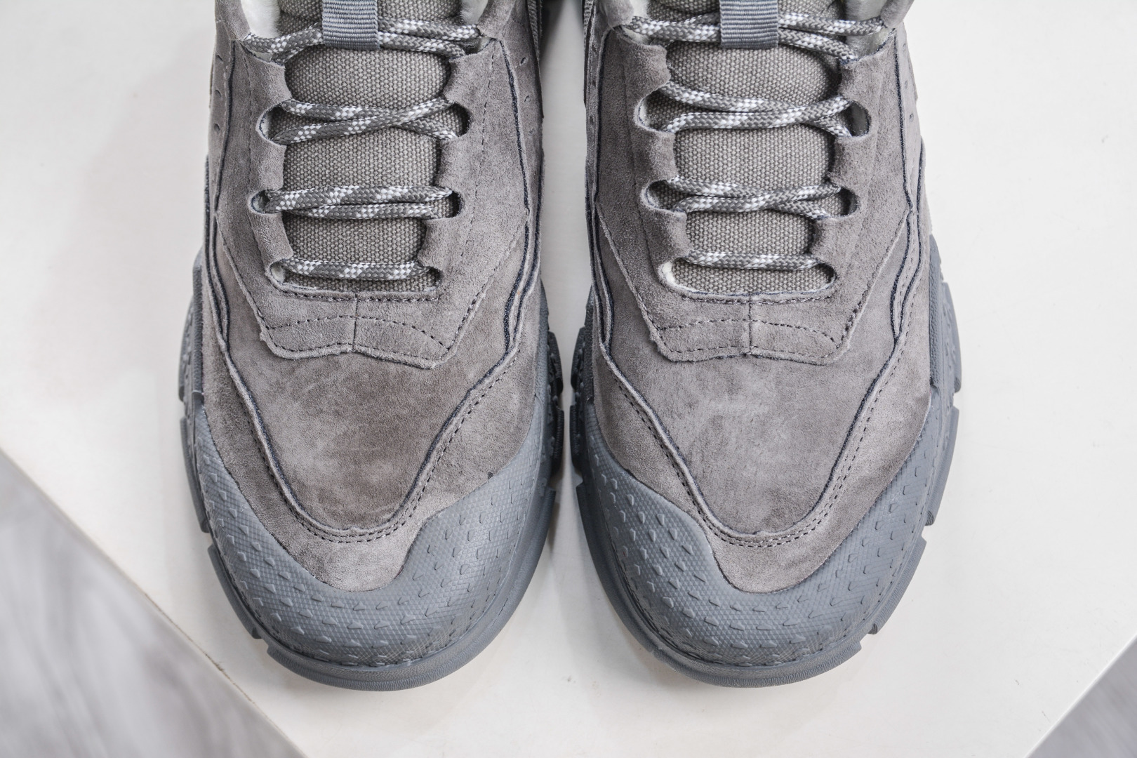 280 UGG Tasman Weather Hybrid 塔斯曼混合系列中帮轻量休闲马丁靴 U6136