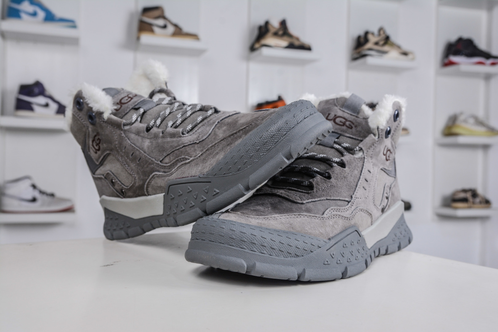 280 UGG Tasman Weather Hybrid 塔斯曼混合系列中帮轻量休闲马丁靴 U6136