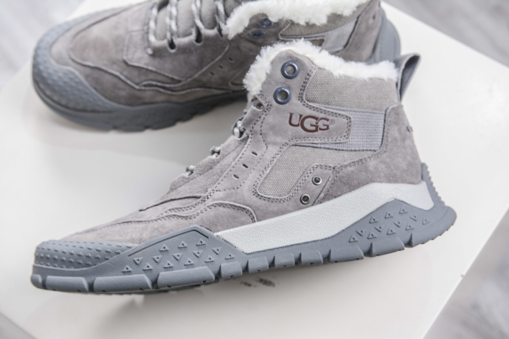 280 UGG Tasman Weather Hybrid 塔斯曼混合系列中帮轻量休闲马丁靴 U6136