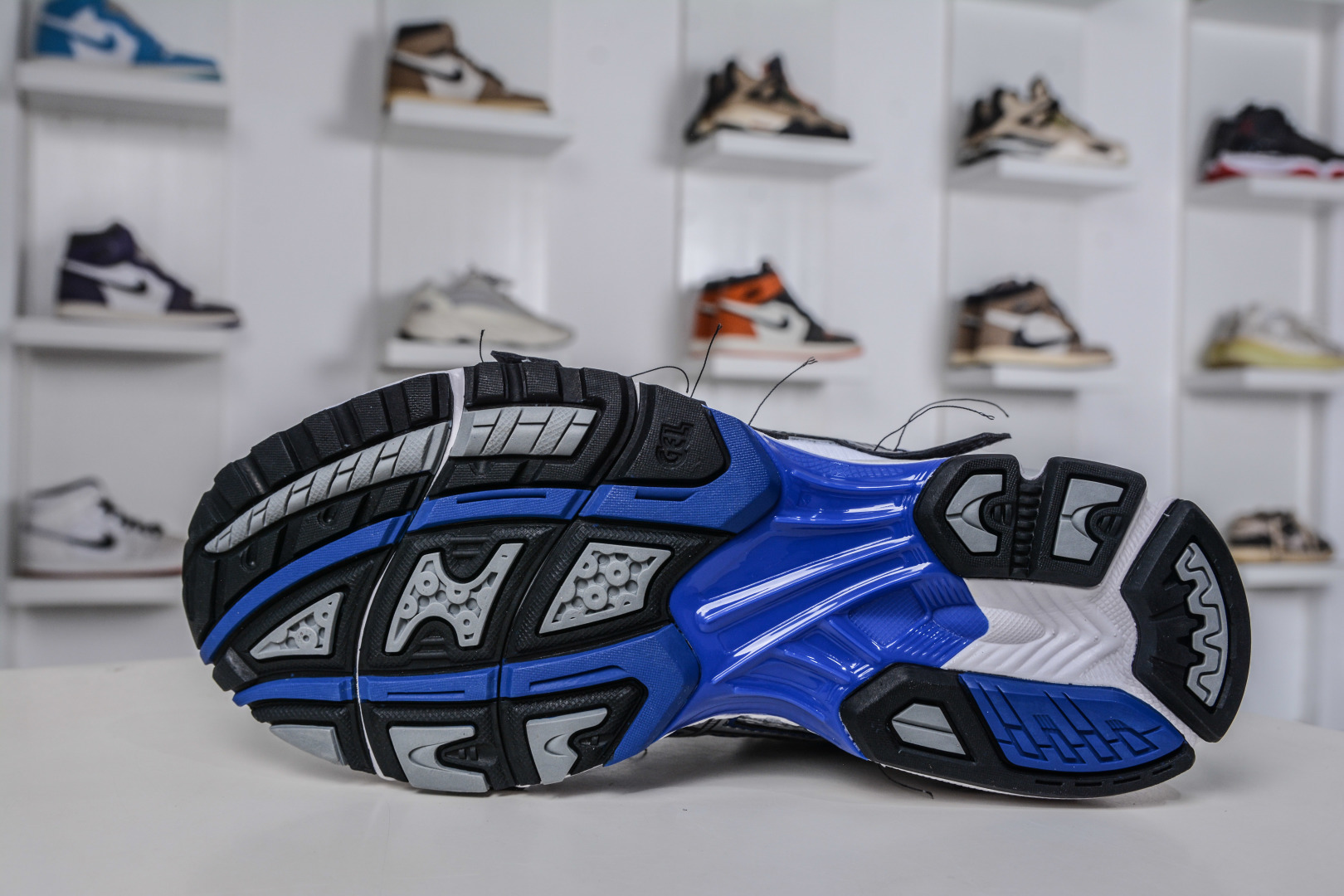 210 ASICS Gel-Nimbus 10.1 亚瑟士雨云10.1代系列轻量缓震休闲运动跑步鞋 1203A814-021