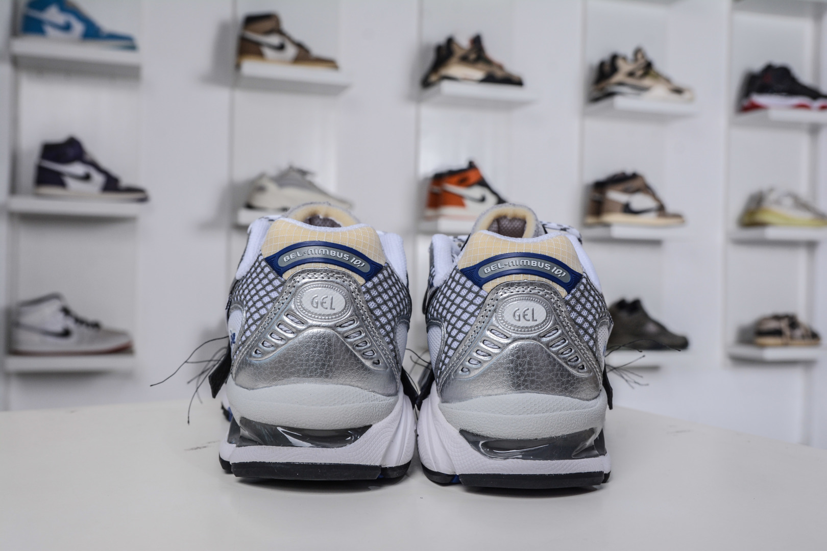 210 ASICS Gel-Nimbus 10.1 亚瑟士雨云10.1代系列轻量缓震休闲运动跑步鞋 1203A814-021