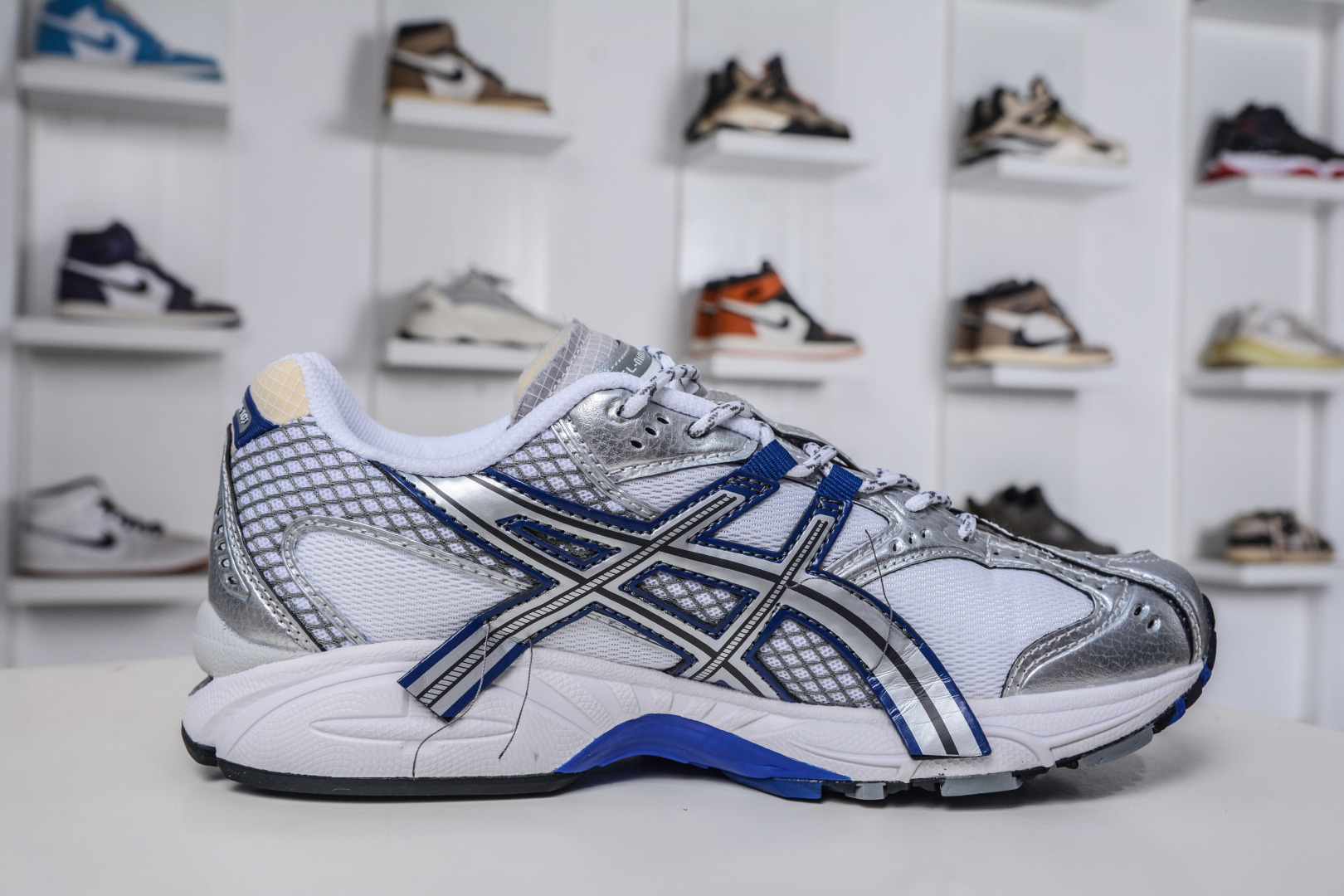 210 ASICS Gel-Nimbus 10.1 亚瑟士雨云10.1代系列轻量缓震休闲运动跑步鞋 1203A814-021