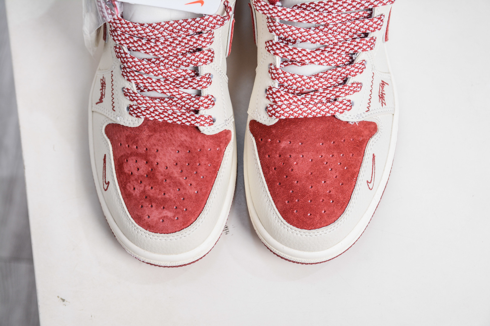 270 Air Jordan 1 Retro Low x Stussy 斯图西联名-白红双小勾 LR8888-016