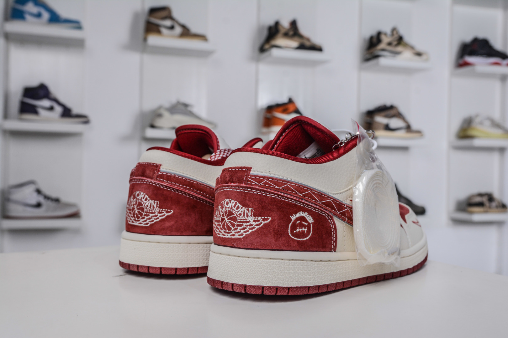 270 Air Jordan 1 Retro Low x Stussy 斯图西联名-白红双小勾 LR8888-016