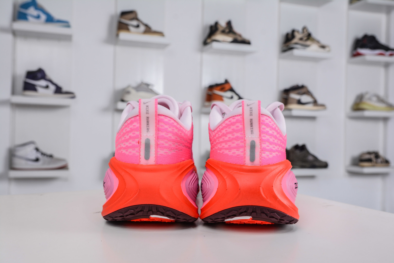 180 Nike Air Zoom Vomero PLUS HV8154-604