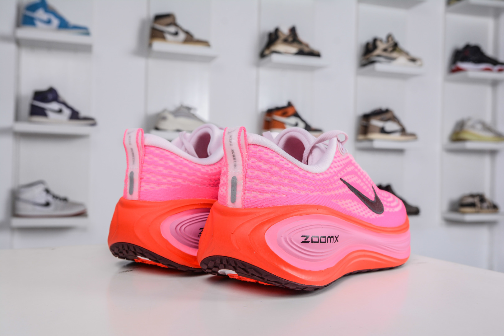 180 Nike Air Zoom Vomero PLUS HV8154-604