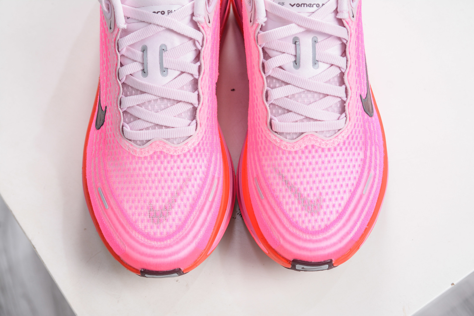 180 Nike Air Zoom Vomero PLUS HV8154-604