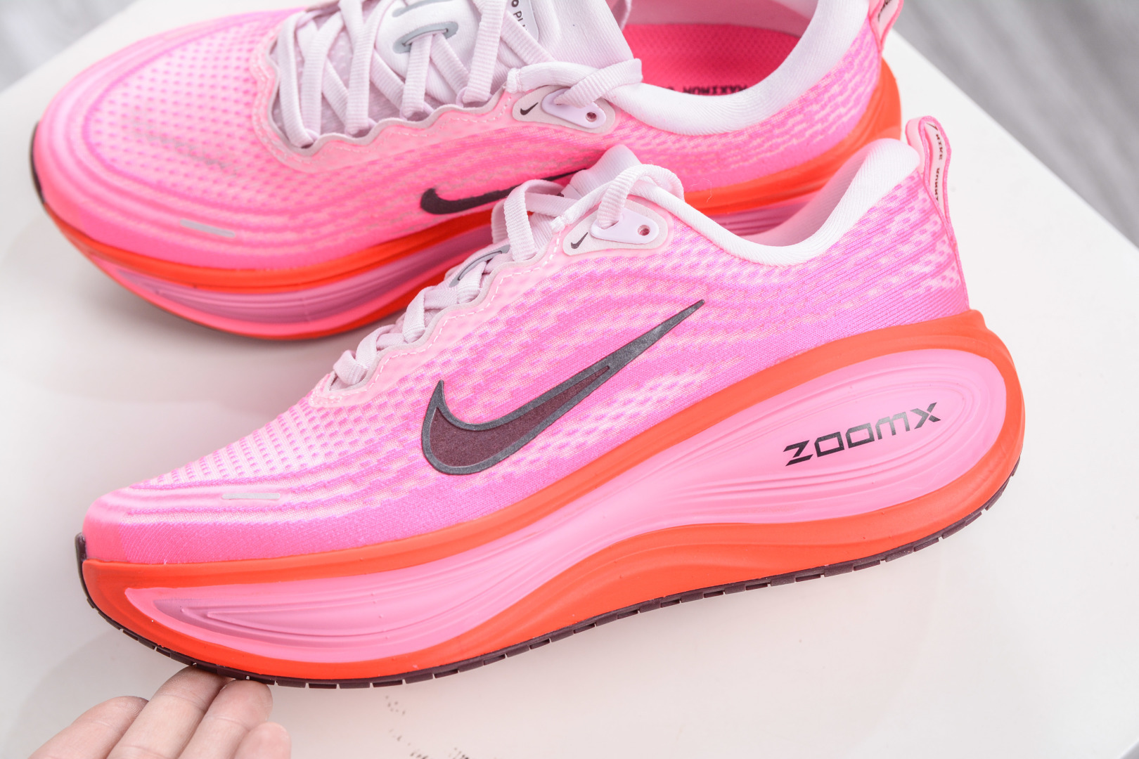 180 Nike Air Zoom Vomero PLUS HV8154-604