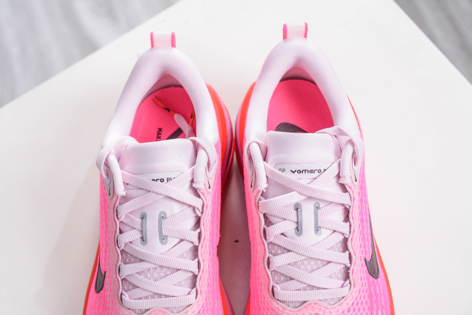 180 Nike Air Zoom Vomero PLUS HV8154-604