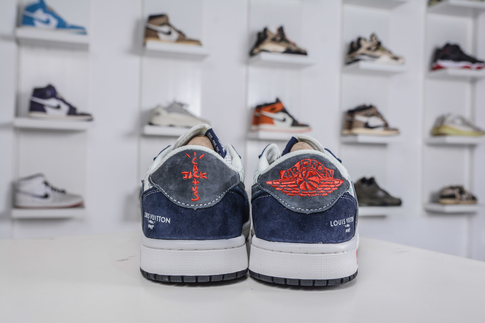 270 TS x Air Jordan x Louis VuittAJ1 Low 倒钩低帮LV联名-白灰蓝印花猪八 DZ5899-034
