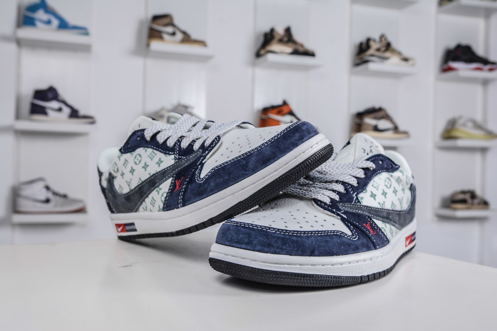 270 TS x Air Jordan x Louis VuittAJ1 Low 倒钩低帮LV联名-白灰蓝印花猪八 DZ5899-034
