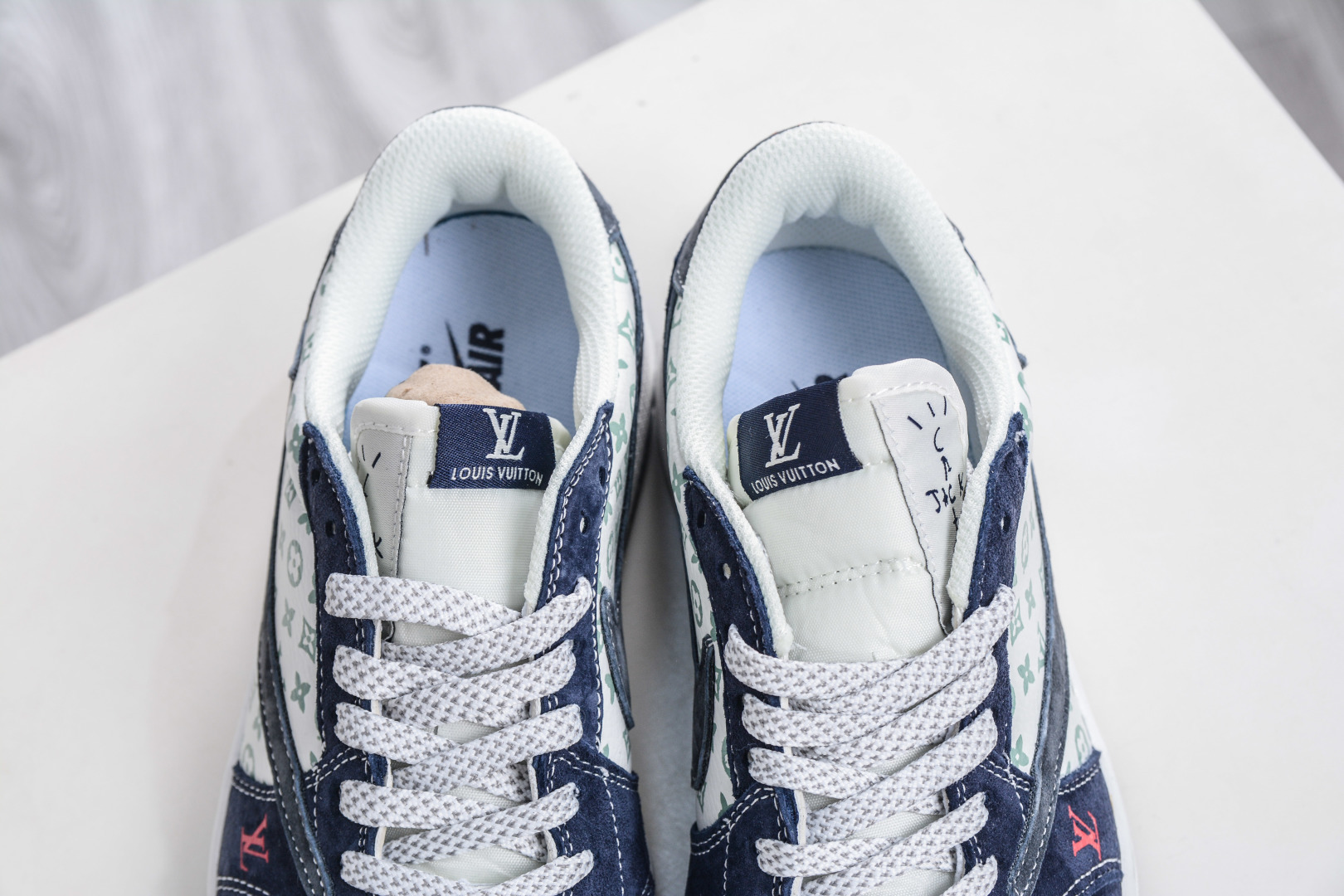 270 TS x Air Jordan x Louis VuittAJ1 Low 倒钩低帮LV联名-白灰蓝印花猪八 DZ5899-034