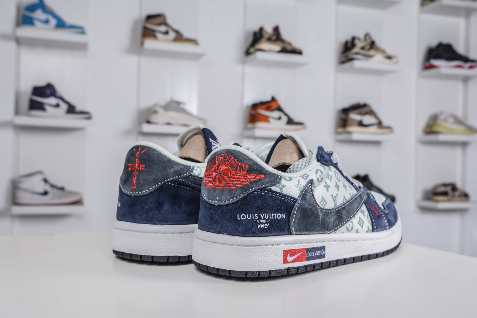 270 TS x Air Jordan x Louis VuittAJ1 Low 倒钩低帮LV联名-白灰蓝印花猪八 DZ5899-034