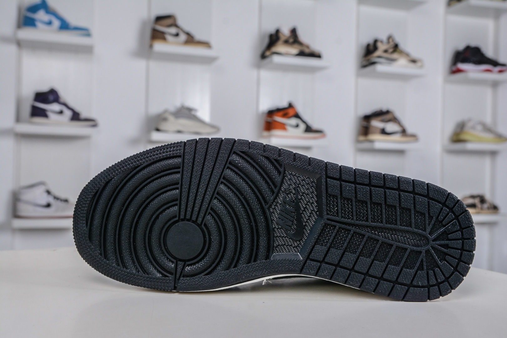 270 TS x Air Jordan x Louis VuittAJ1 Low 倒钩低帮LV联名-白灰蓝印花猪八 DZ5899-034