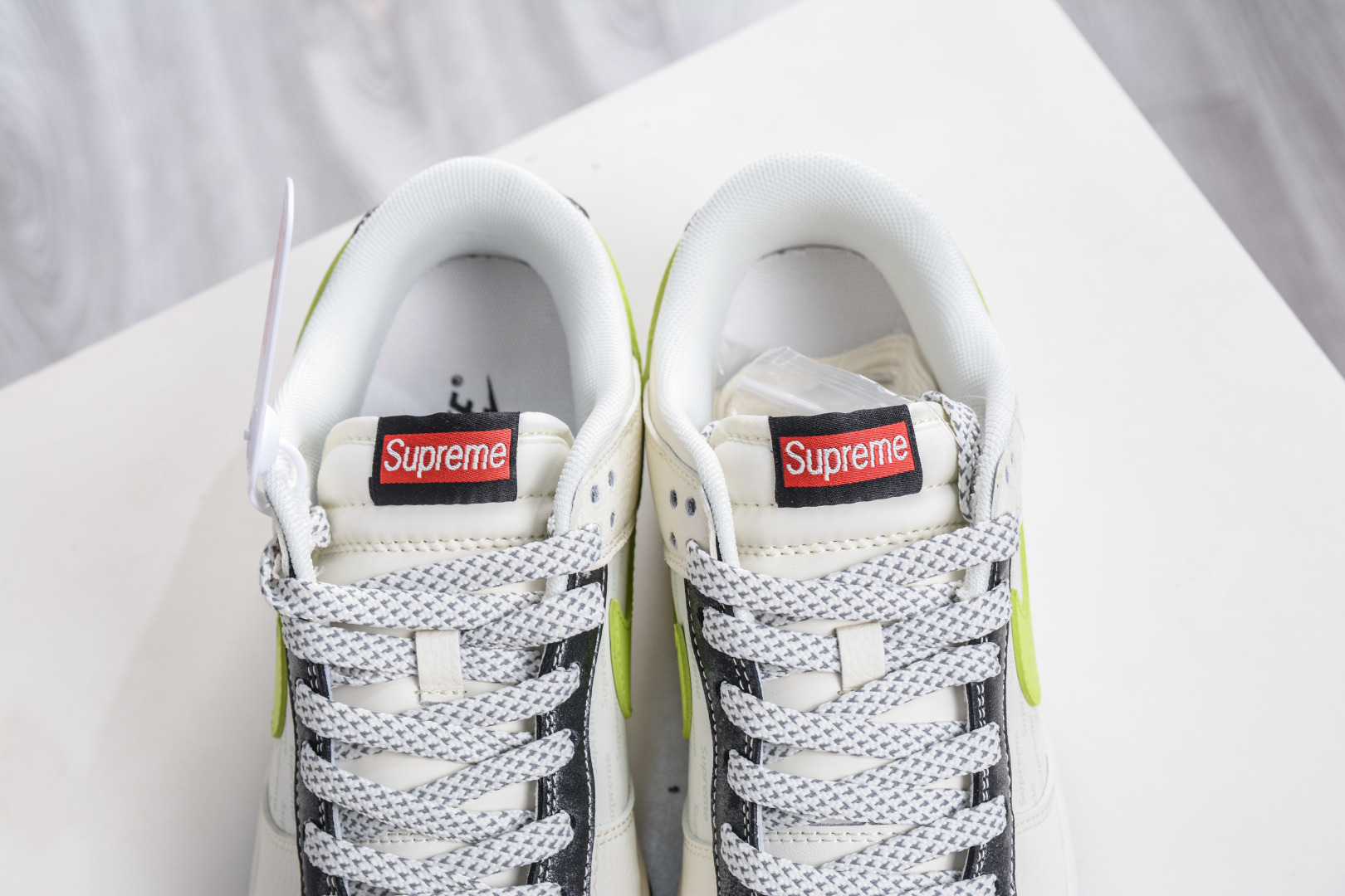 270 Nike SB Dunk Low x Superme SUP联名-米黑荧光绿勾 XS6089-625