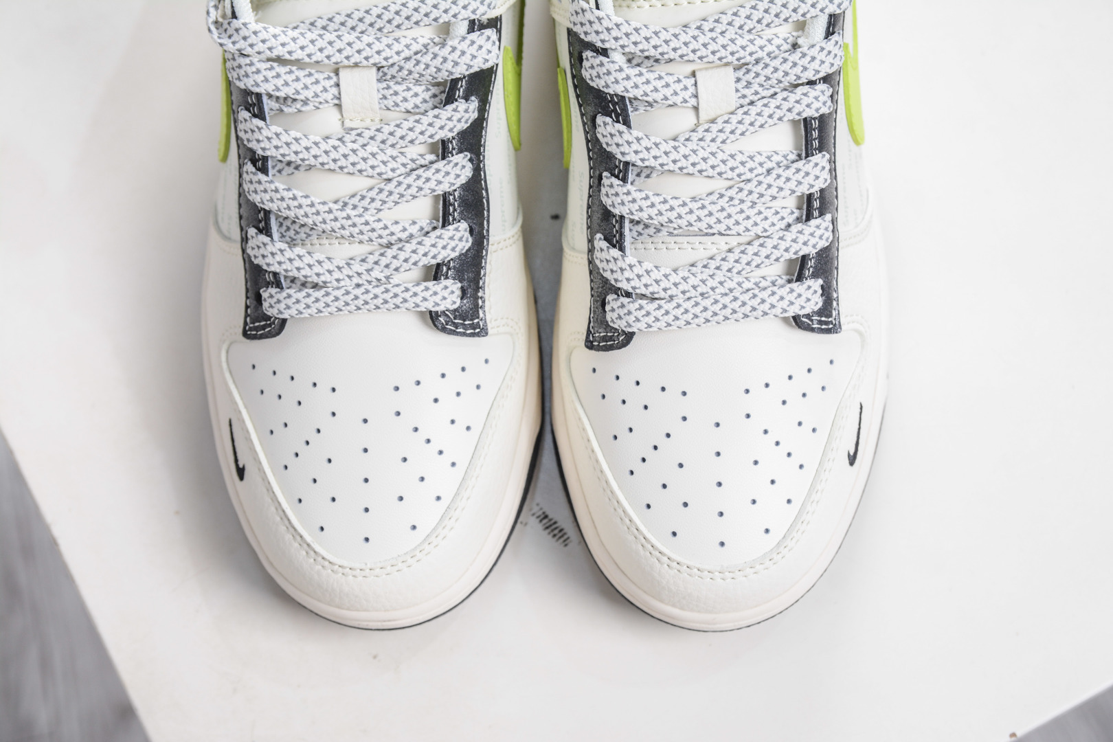 270 Nike SB Dunk Low x Superme SUP联名-米黑荧光绿勾 XS6089-625