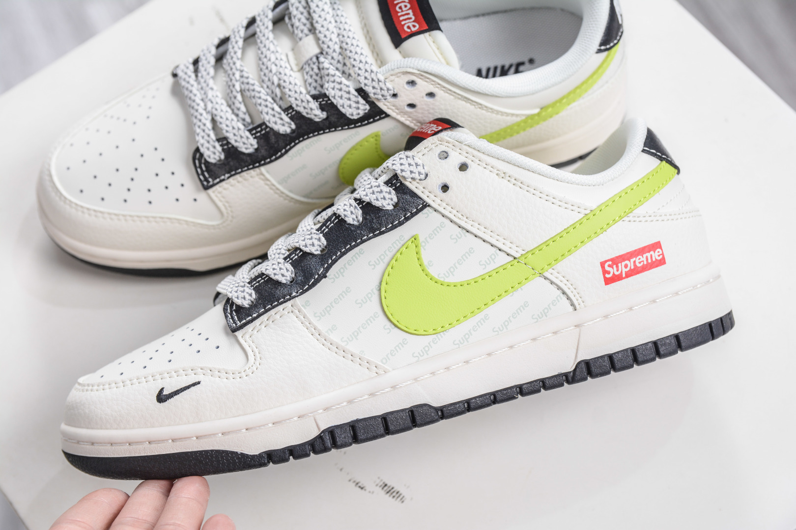 270 Nike SB Dunk Low x Superme SUP联名-米黑荧光绿勾 XS6089-625