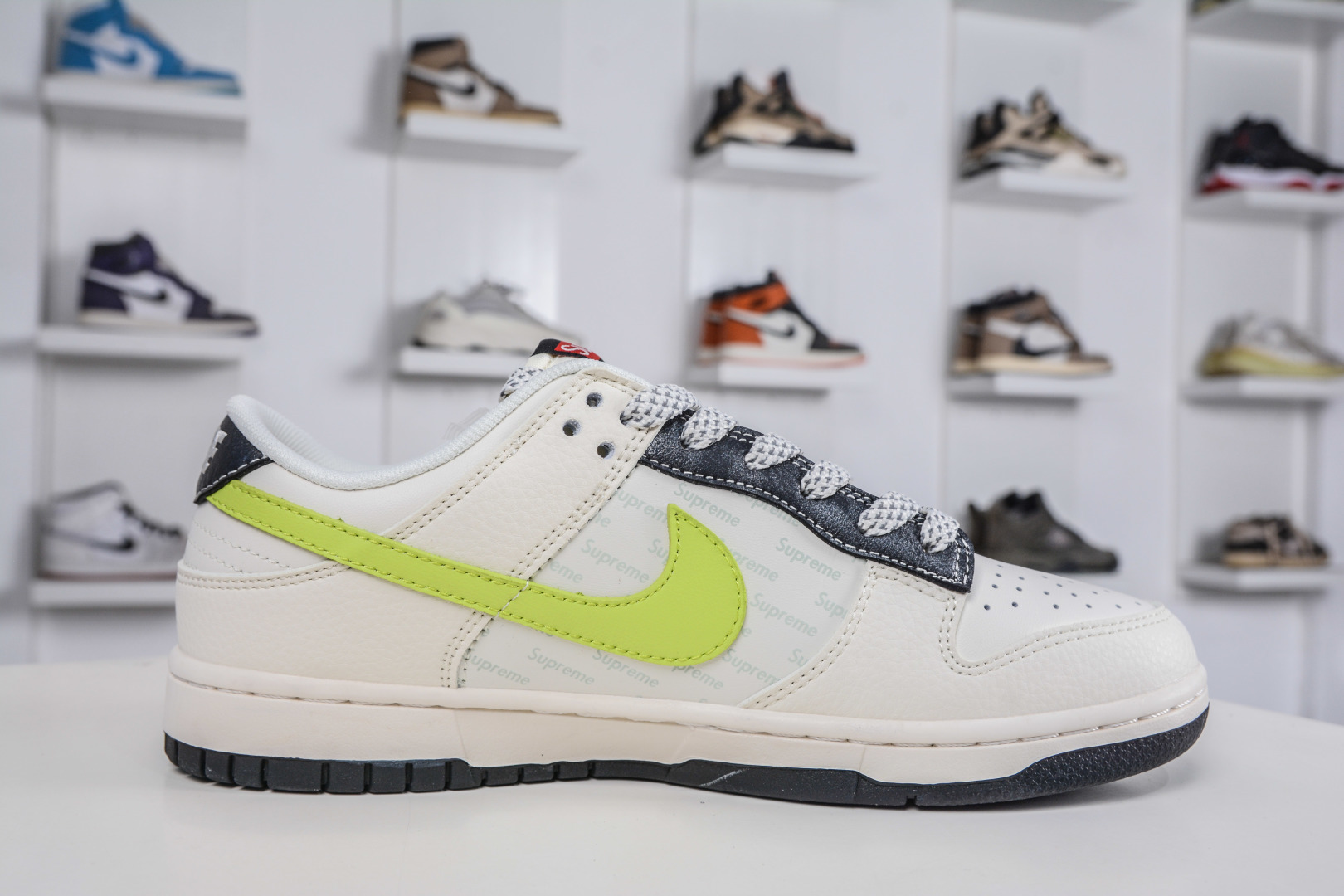 270 Nike SB Dunk Low x Superme SUP联名-米黑荧光绿勾 XS6089-625