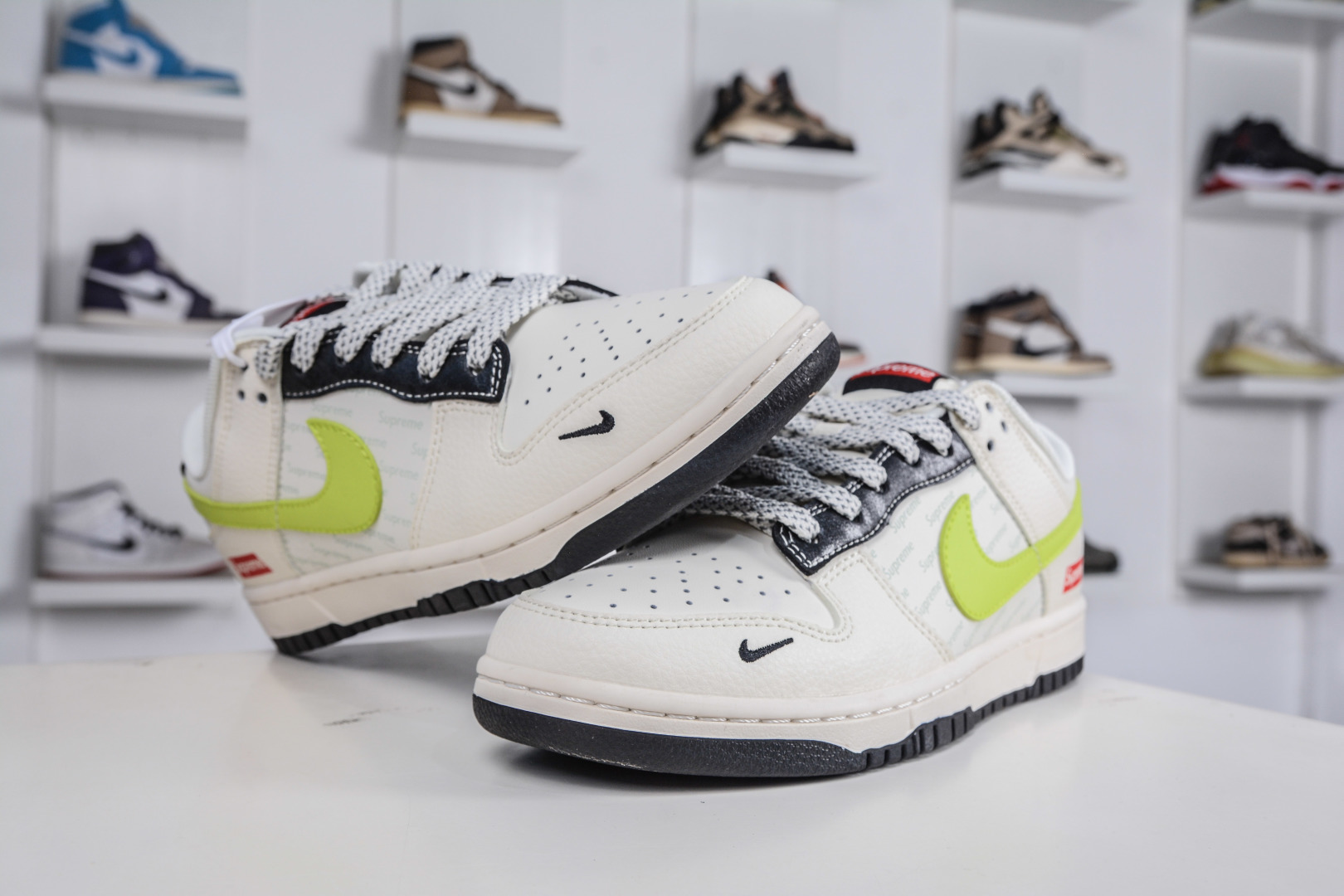 270 Nike SB Dunk Low x Superme SUP联名-米黑荧光绿勾 XS6089-625