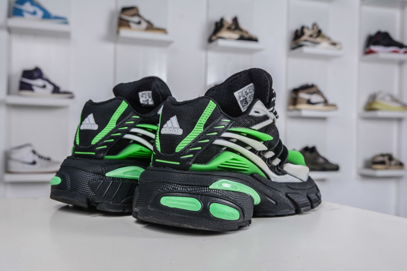 220 Pharrell x AD Adistar Jellyfish 联名款低帮复古风老爹鞋 JP9266