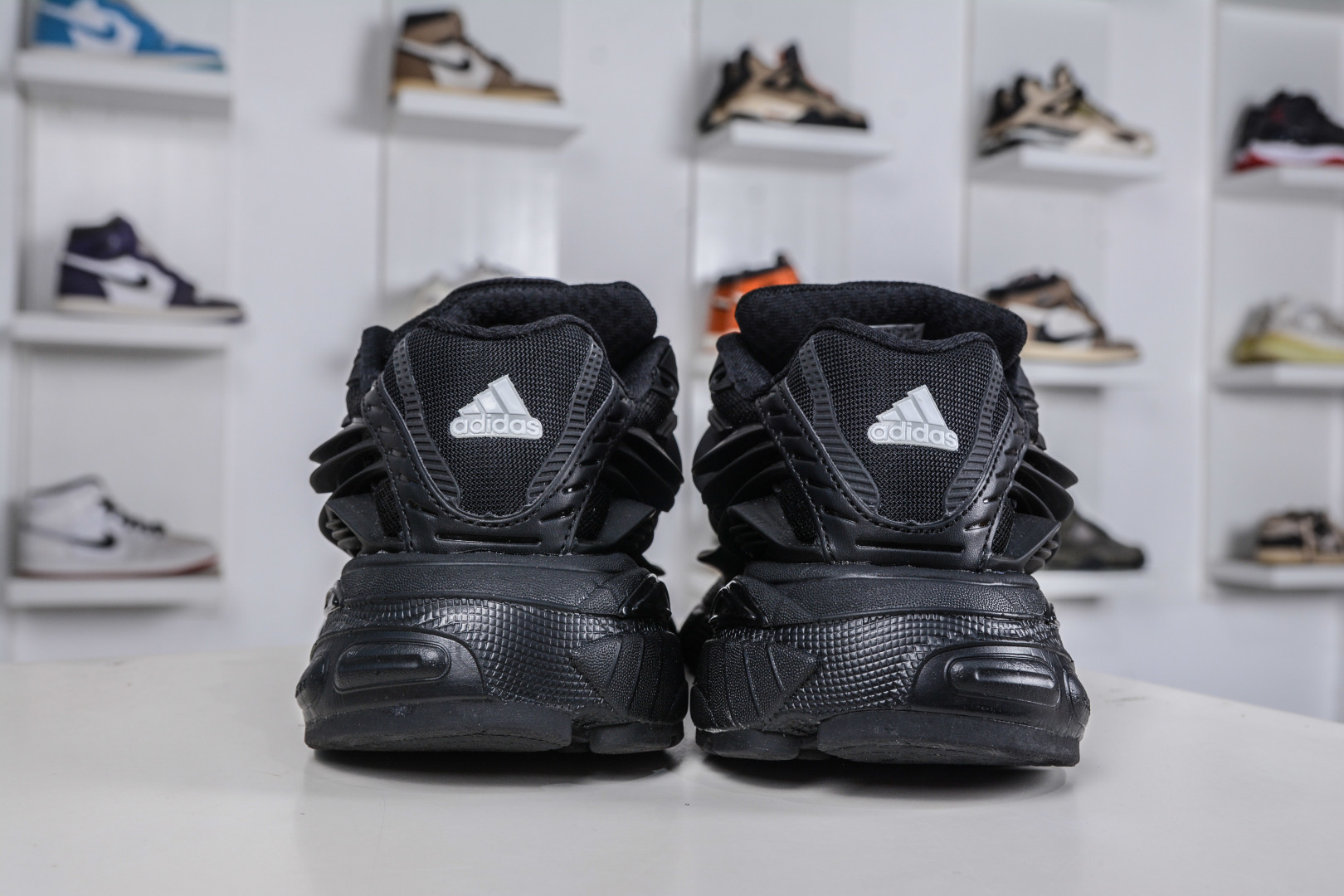 220 Pharrell x AD Adistar Jellyfish 联名款低帮复古风老爹鞋 JP9265