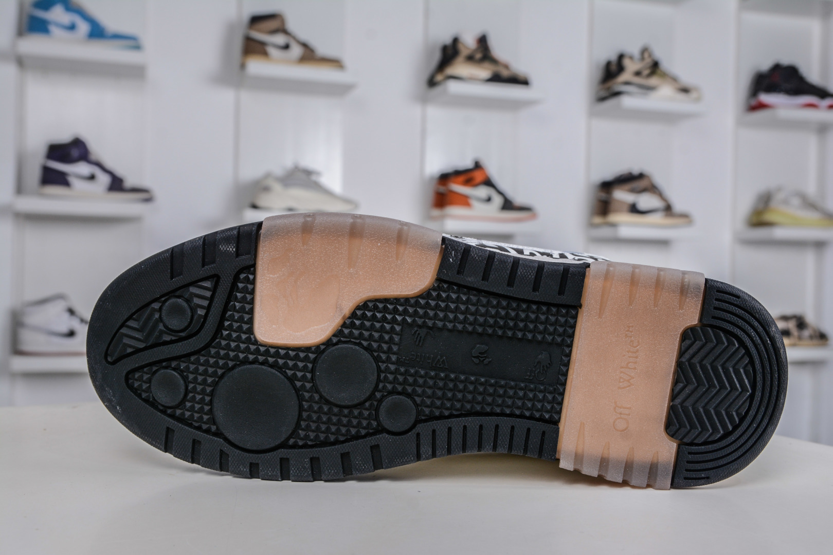 350 Off-White Out of Office 低帮时尚板鞋