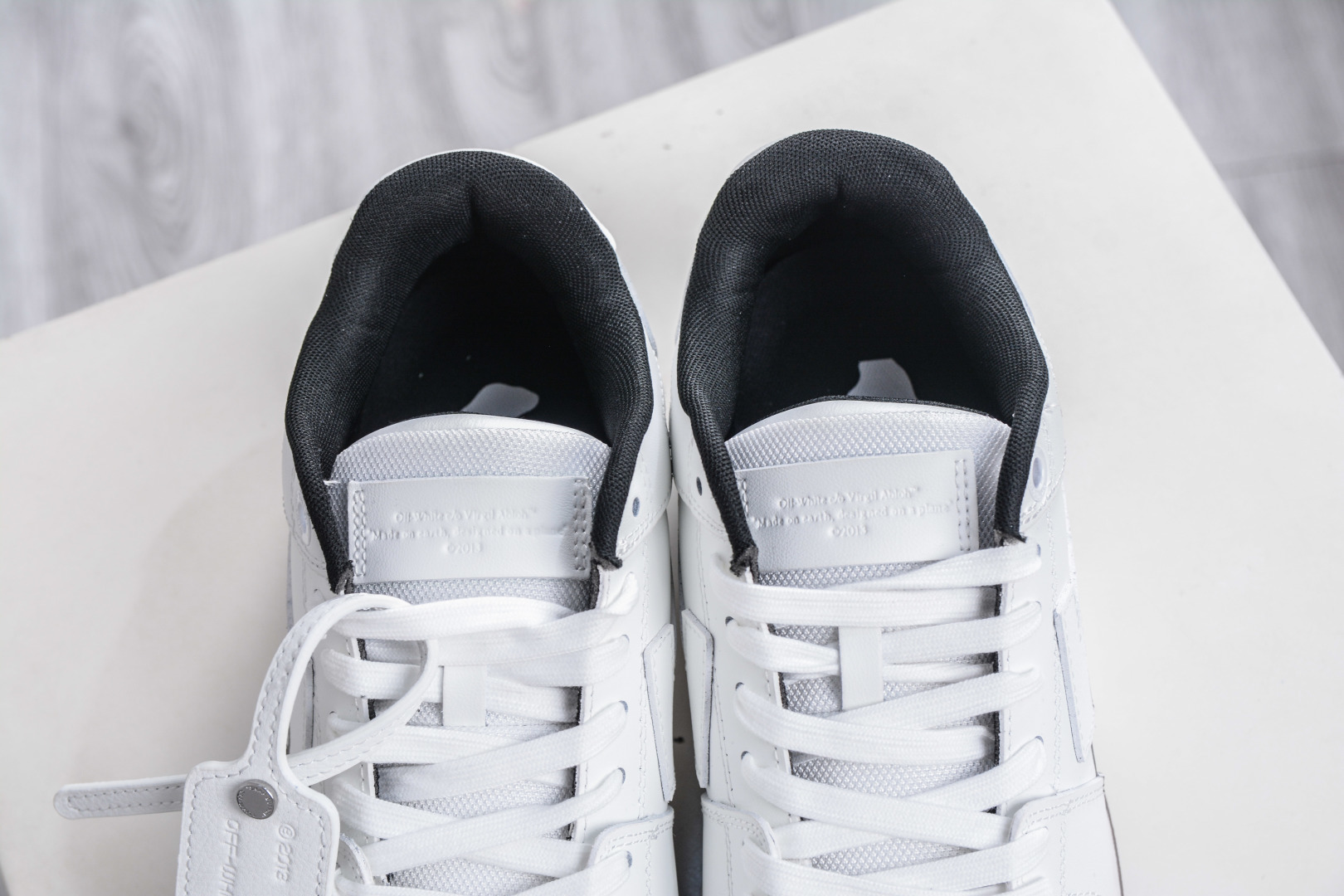 350 Off-White Out of Office 低帮时尚板鞋