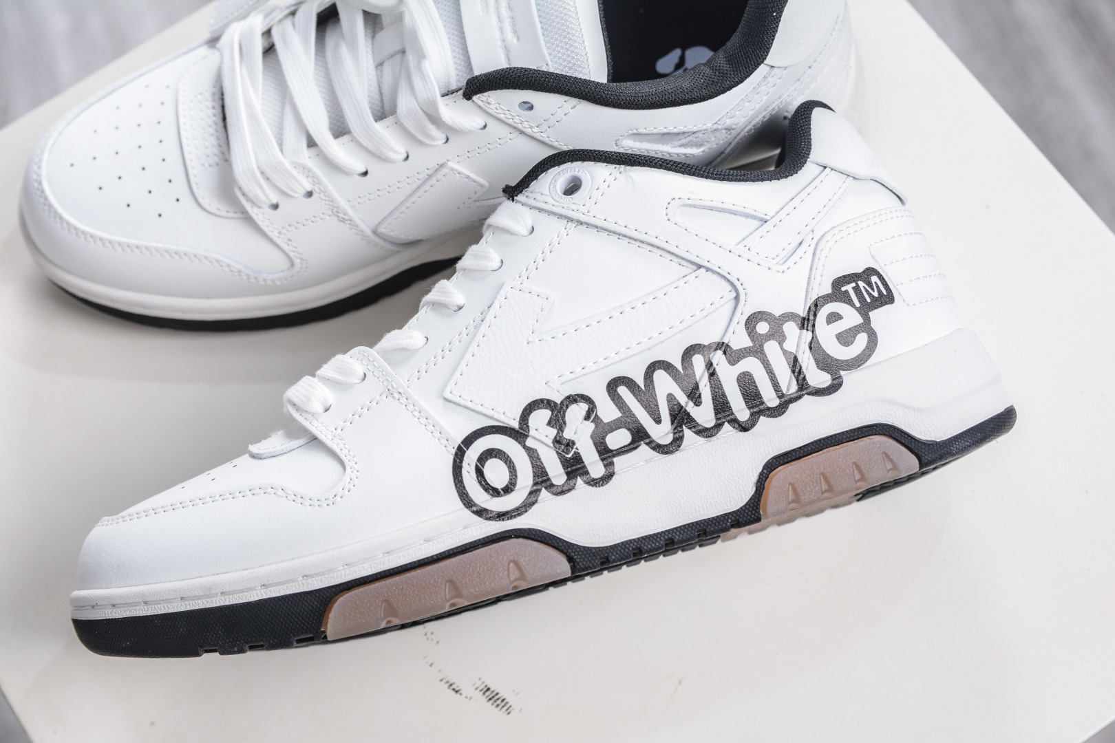 350 Off-White Out of Office 低帮时尚板鞋