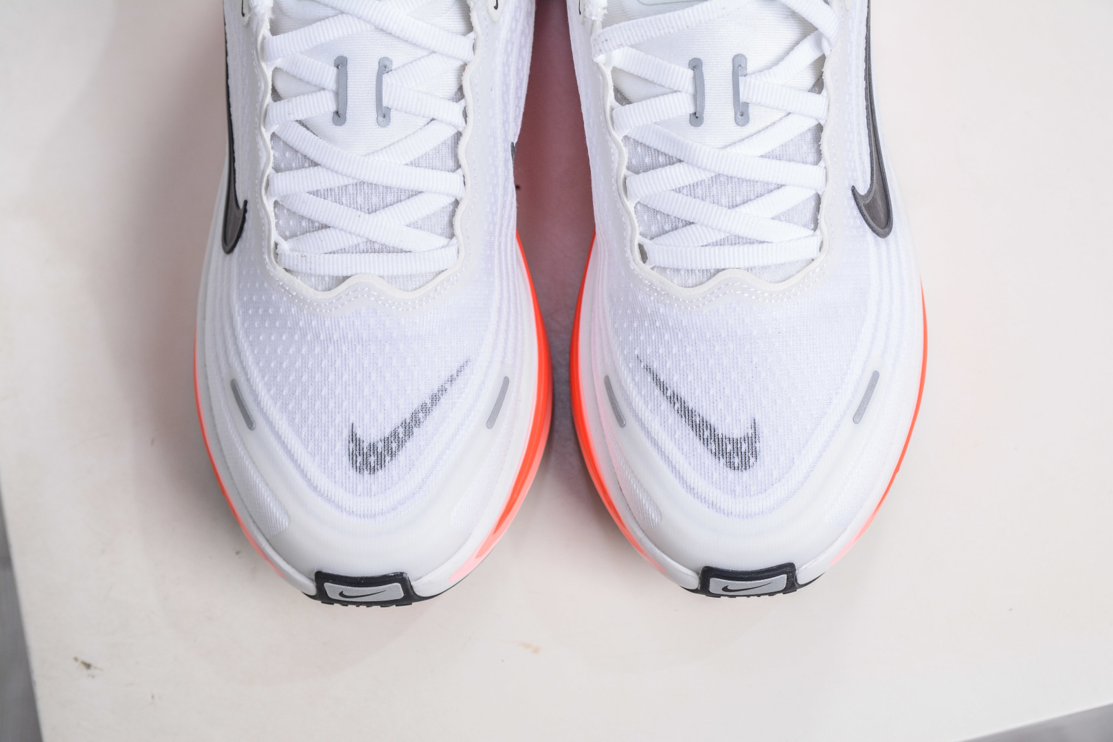 180 X版 Nike Air Zoom Vomero PLUS 全新科技提前原鞋开发 运动跑鞋 IH3251-100