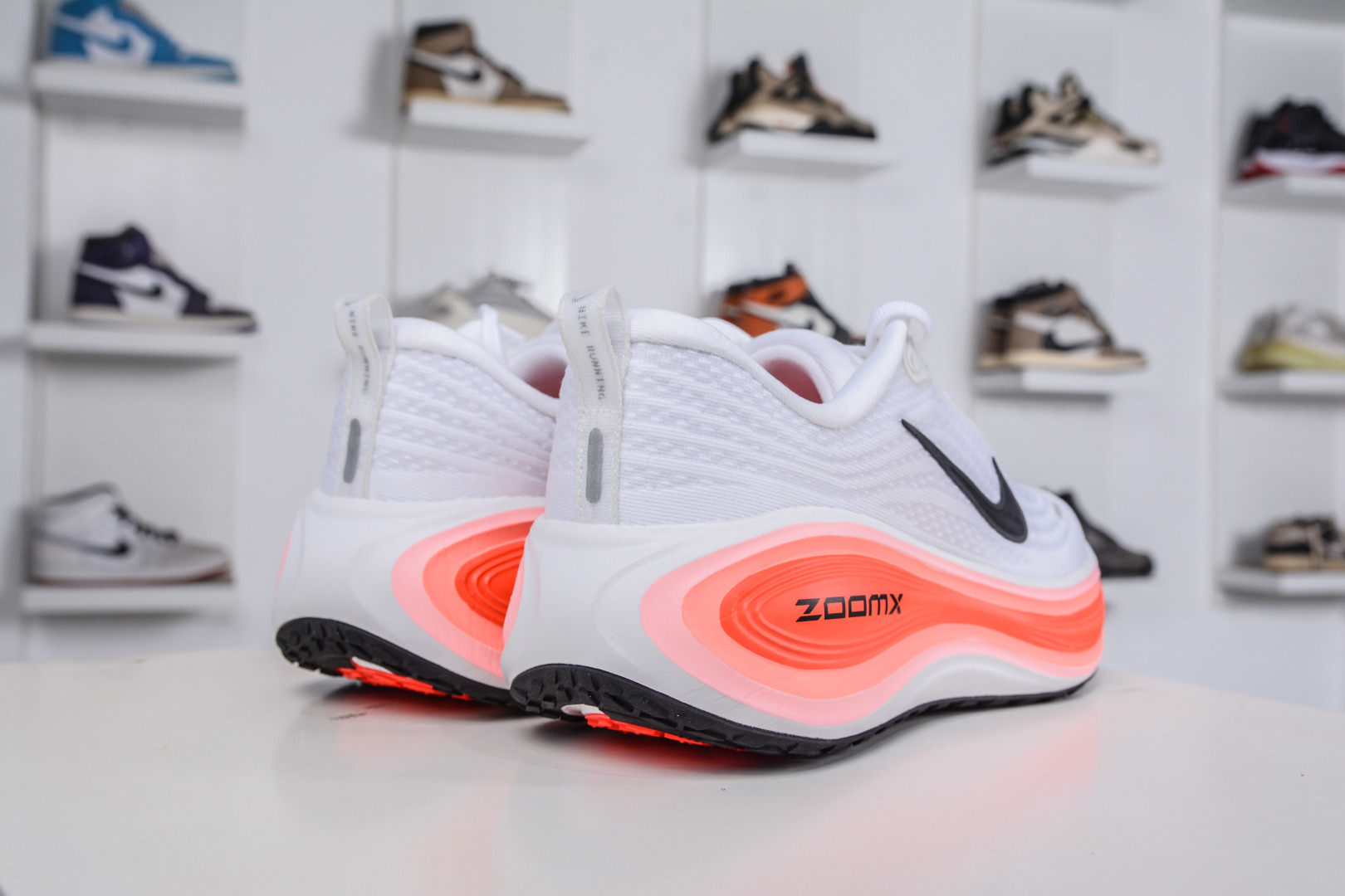 180 X版 Nike Air Zoom Vomero PLUS 全新科技提前原鞋开发 运动跑鞋 IH3251-100