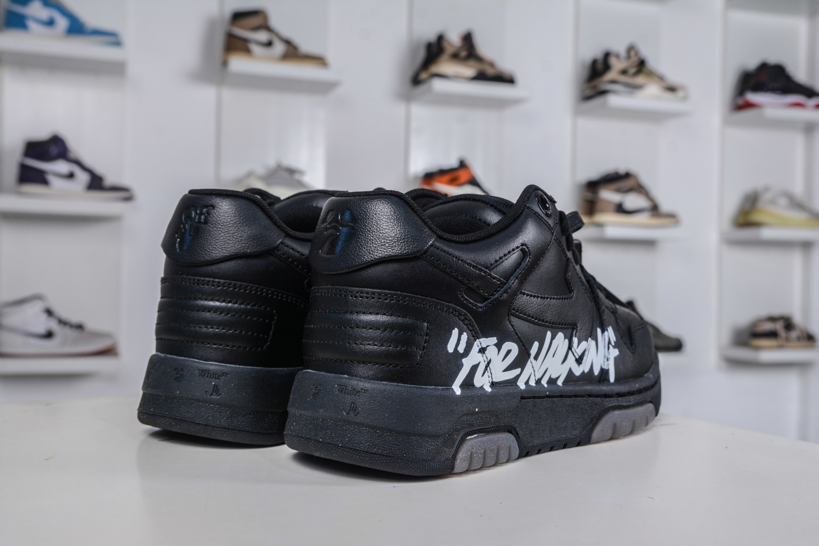260 X版 Off-White Out of Office 低帮时尚板鞋 全黑字母