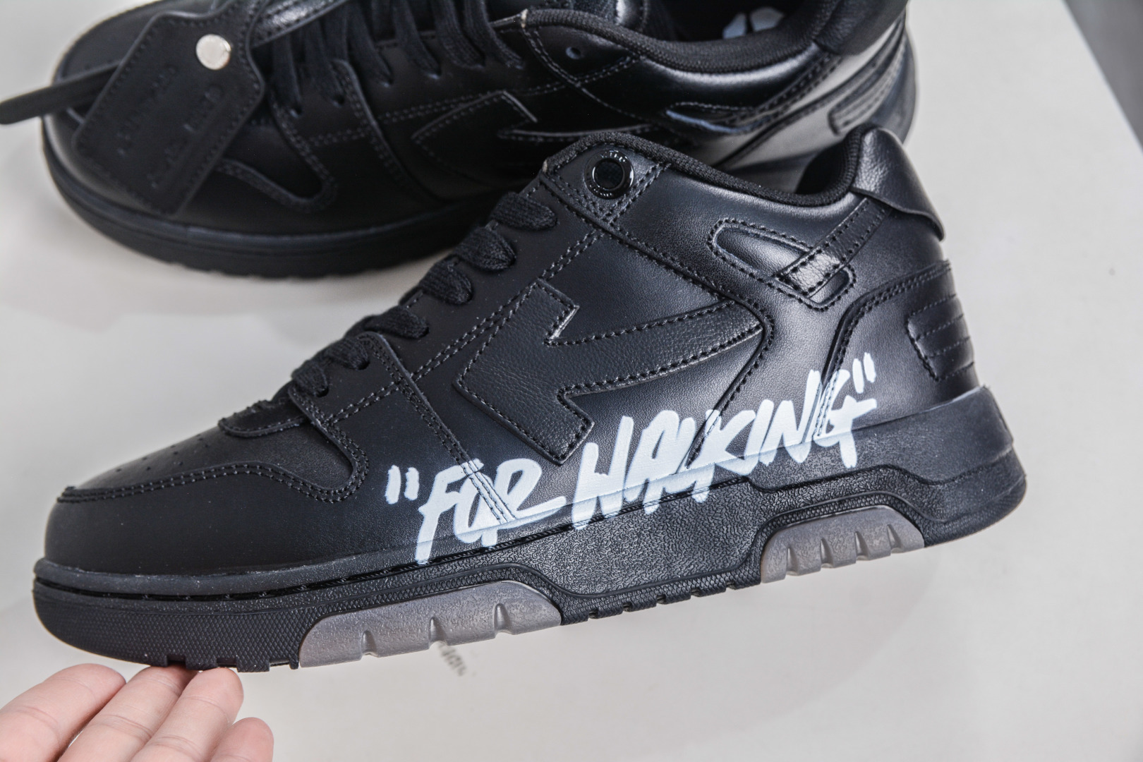 260 X版 Off-White Out of Office 低帮时尚板鞋 全黑字母