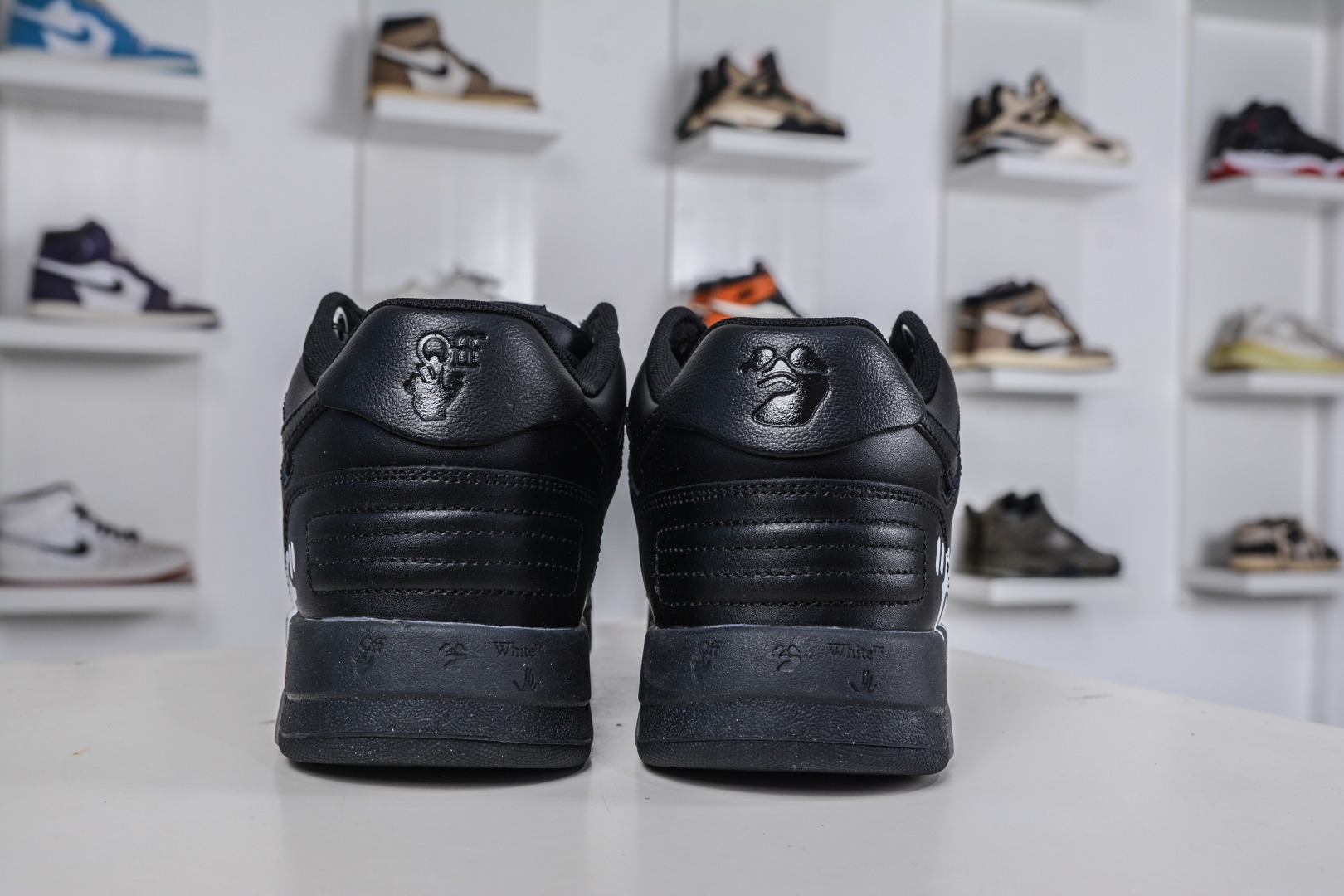 260 X版 Off-White Out of Office 低帮时尚板鞋 全黑字母