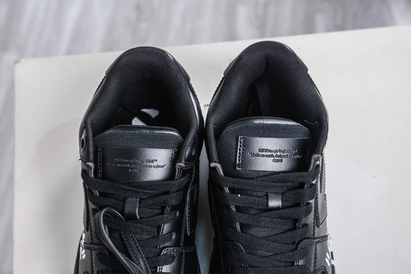 260 X版 Off-White Out of Office 低帮时尚板鞋 全黑字母