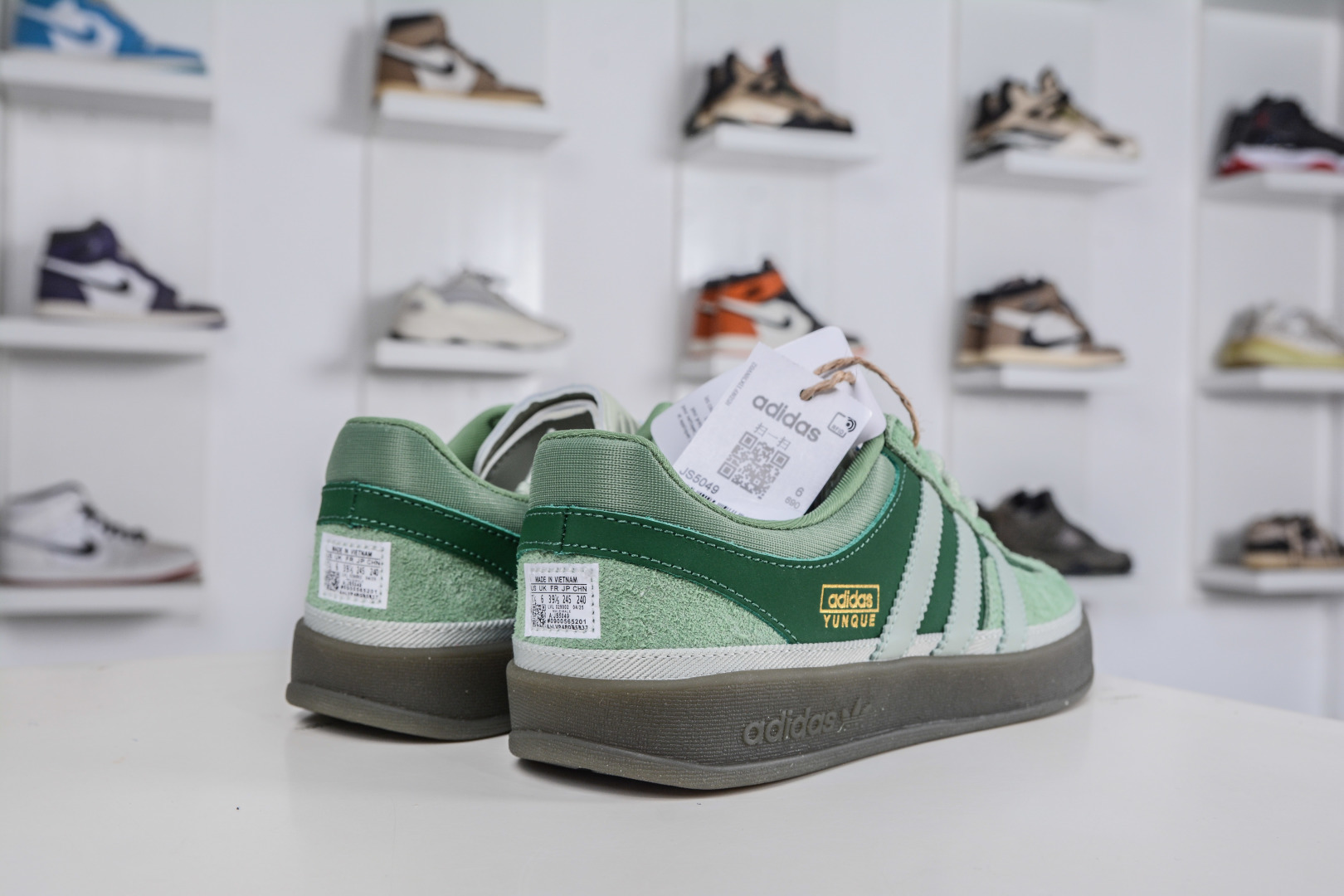 160 Bad Bunny x AD Originals Gazelle Indoor 联名款三叶草复古休闲运动板鞋 JS5049