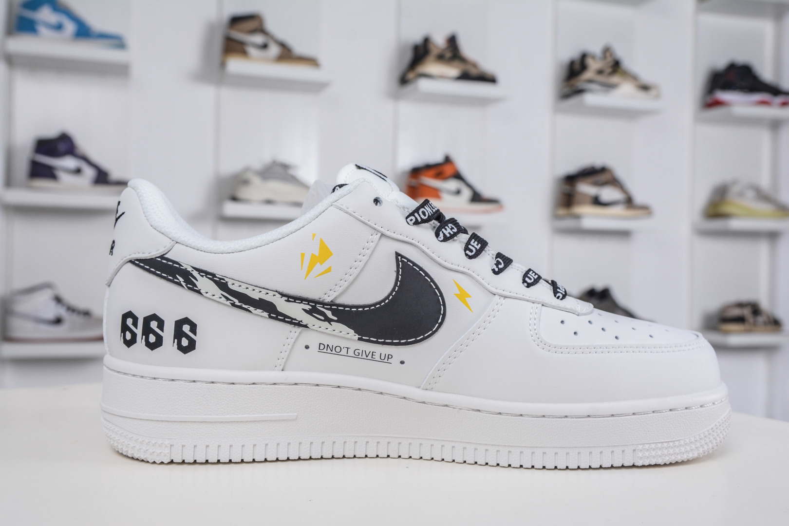 260 NIke Air Force 1 '07 Low 白黑条形码 JP8028-072