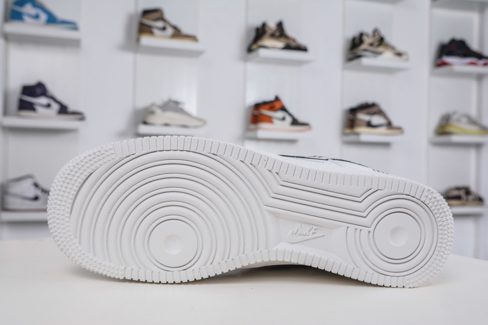 260 NIke Air Force 1 '07 Low 白黑条形码 JP8028-072