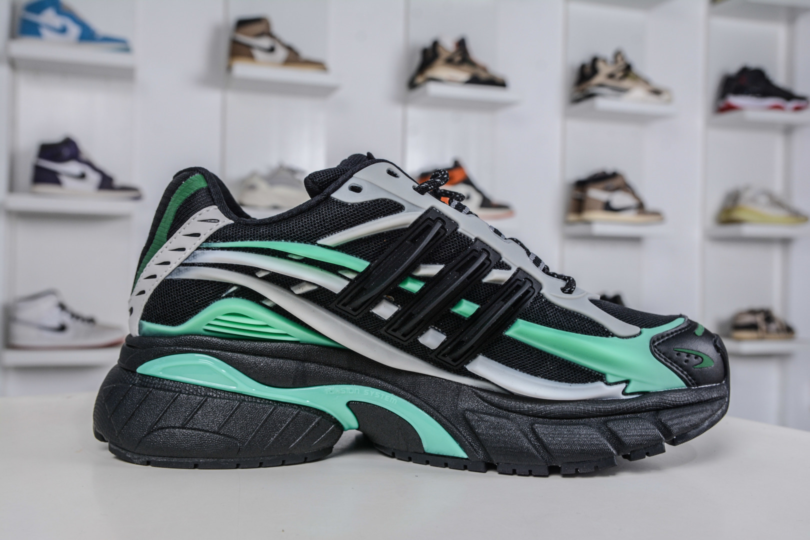 270 Pharrell x adidAdistar Jellyfish 低帮复古风老爹鞋 JP9276