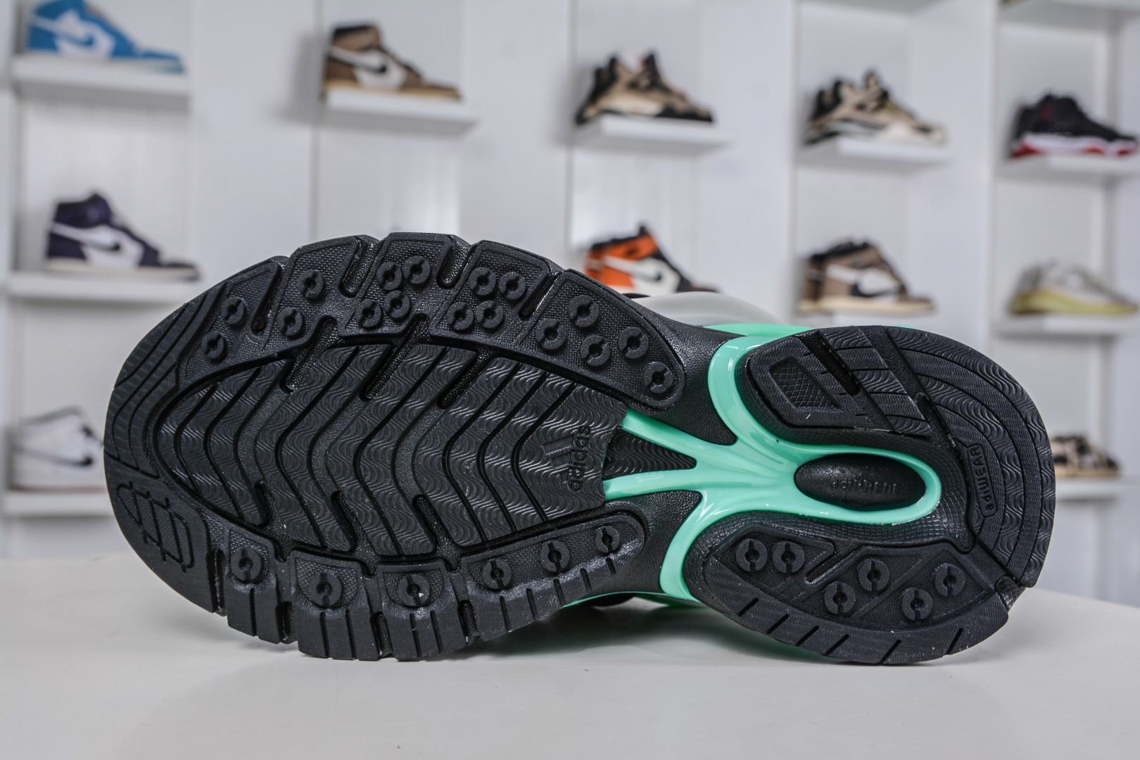 270 Pharrell x adidAdistar Jellyfish 低帮复古风老爹鞋 JP9276