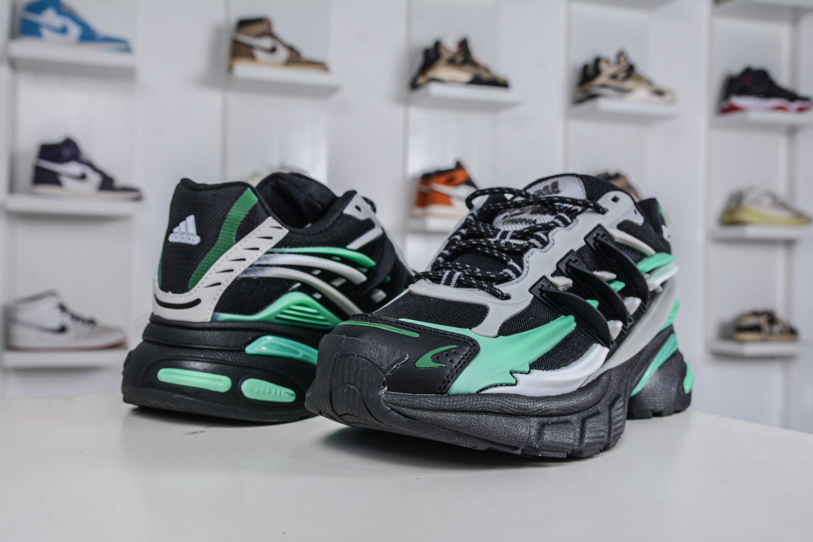 270 Pharrell x adidAdistar Jellyfish 低帮复古风老爹鞋 JP9276