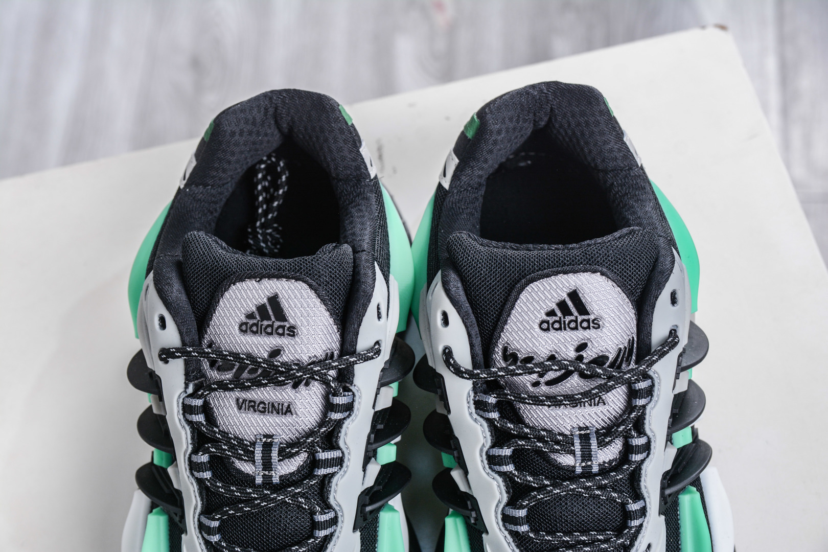 270 Pharrell x adidAdistar Jellyfish 低帮复古风老爹鞋 JP9276