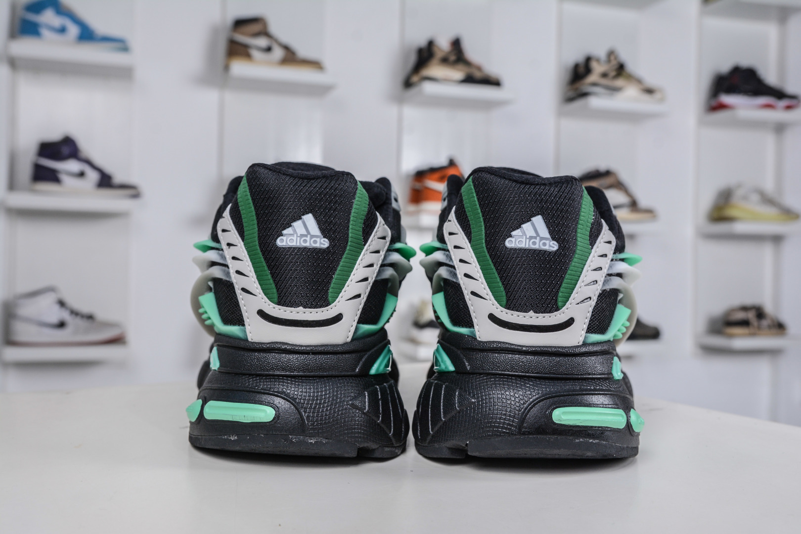 270 Pharrell x adidAdistar Jellyfish 低帮复古风老爹鞋 JP9276