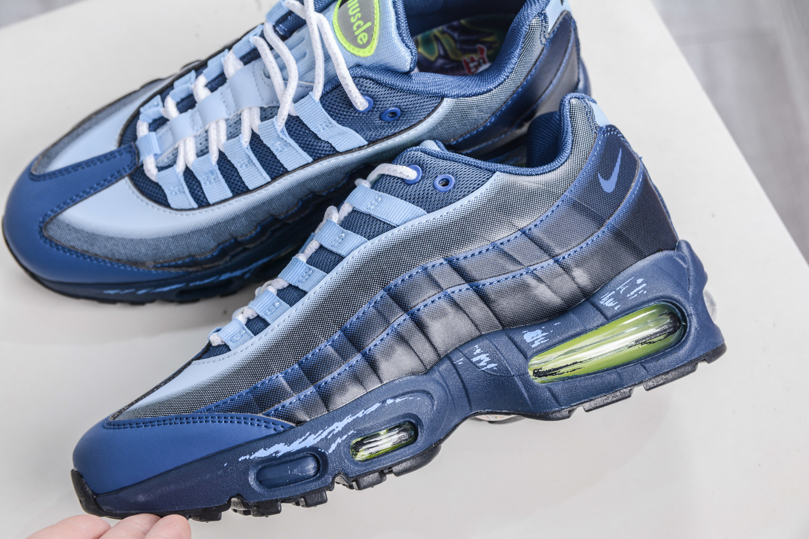 380 Yu-Gi-Oh x NK Air Muscle 95 游戏王联名联名款低帮休闲运动鞋 II7404-400