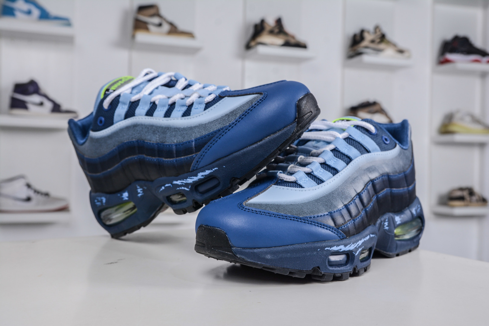 380 Yu-Gi-Oh x NK Air Muscle 95 游戏王联名联名款低帮休闲运动鞋 II7404-400