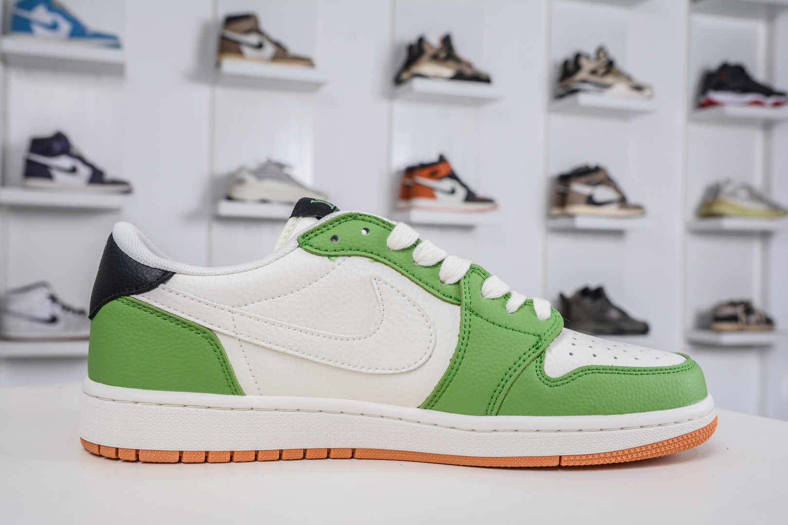 270 TS x Air Jordan x Louis VuittAJ1 Low 倒钩低帮LV联名-白绿黑勾生胶 DZ2688-002